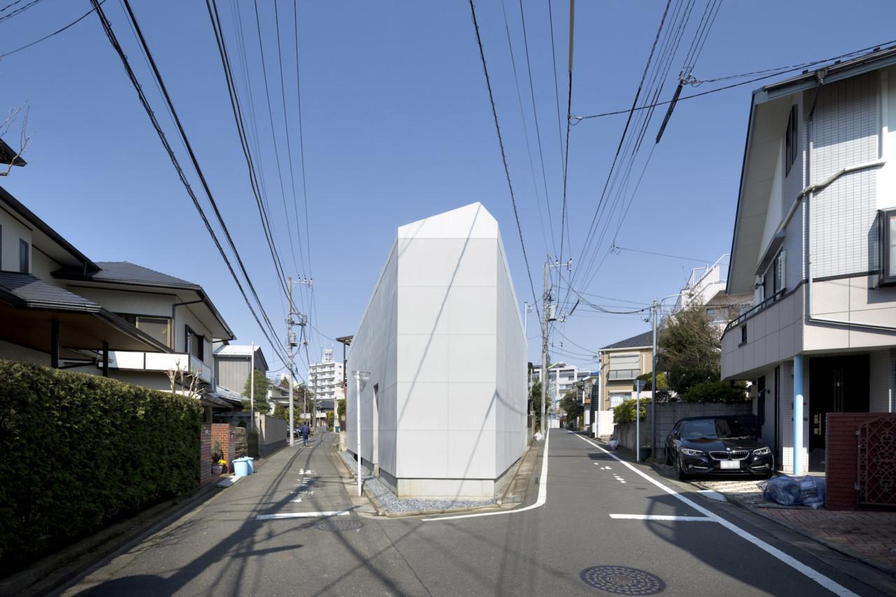 東京極簡三角住宅 幾何規劃增加空間感
