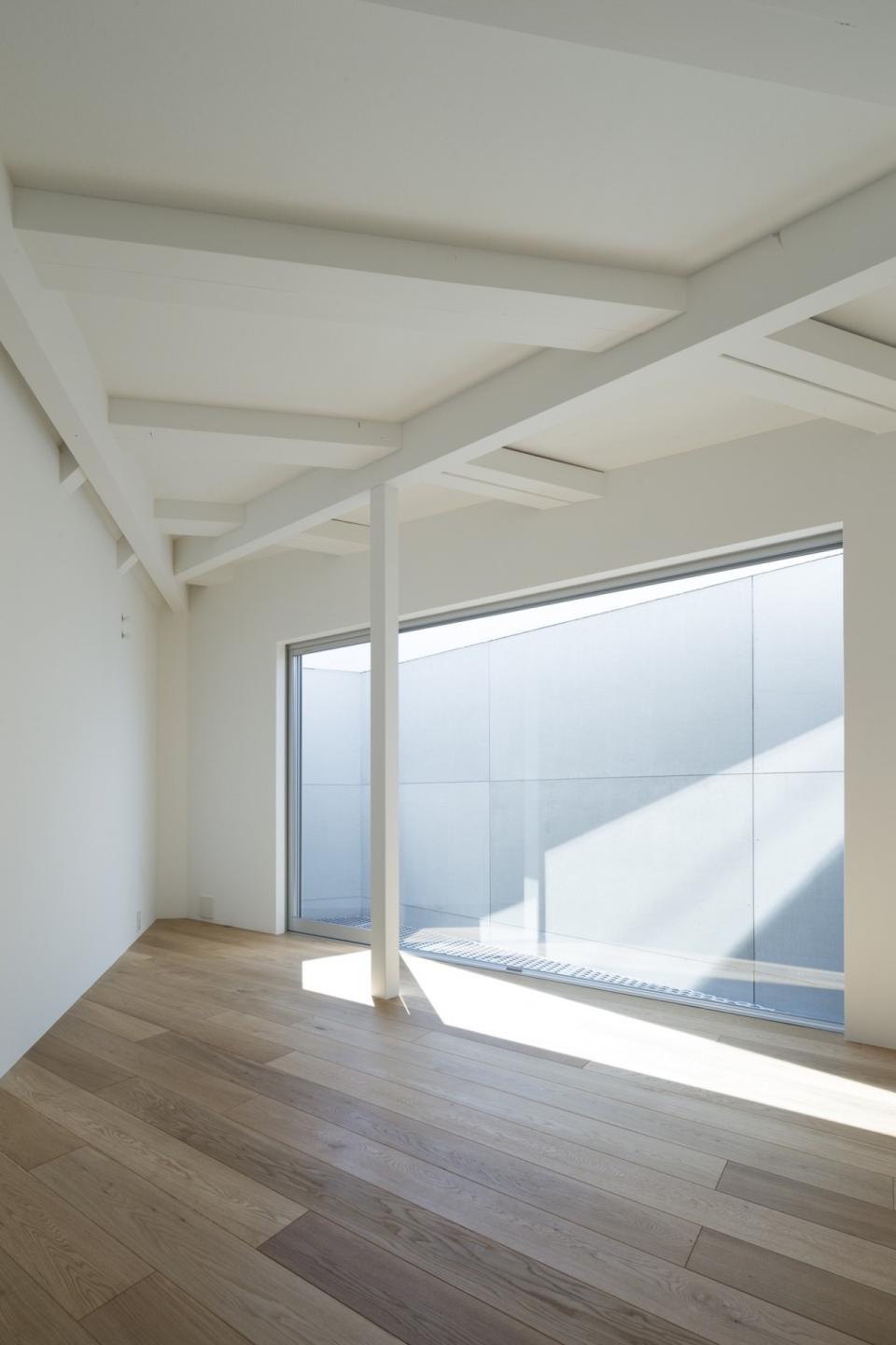 東京極簡三角住宅 幾何規劃增加空間感