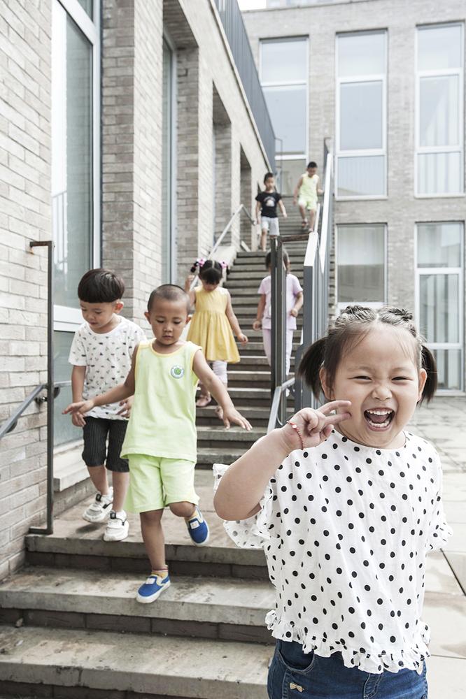 【游戲教育成主流】北京三河幼兒園 以綠化建築培育小孩