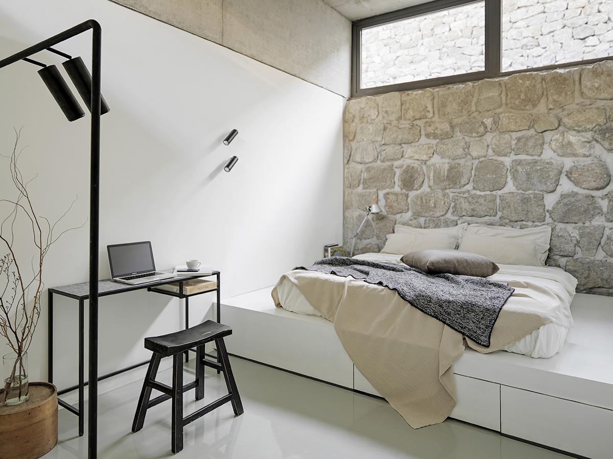 Three of the bedrooms in the house feature a double mattress, while one features two single mattresses, each atop built-in storage spaces. (Photo: Jonathan Leijonhufvud, courtesy of MDDM Studio)