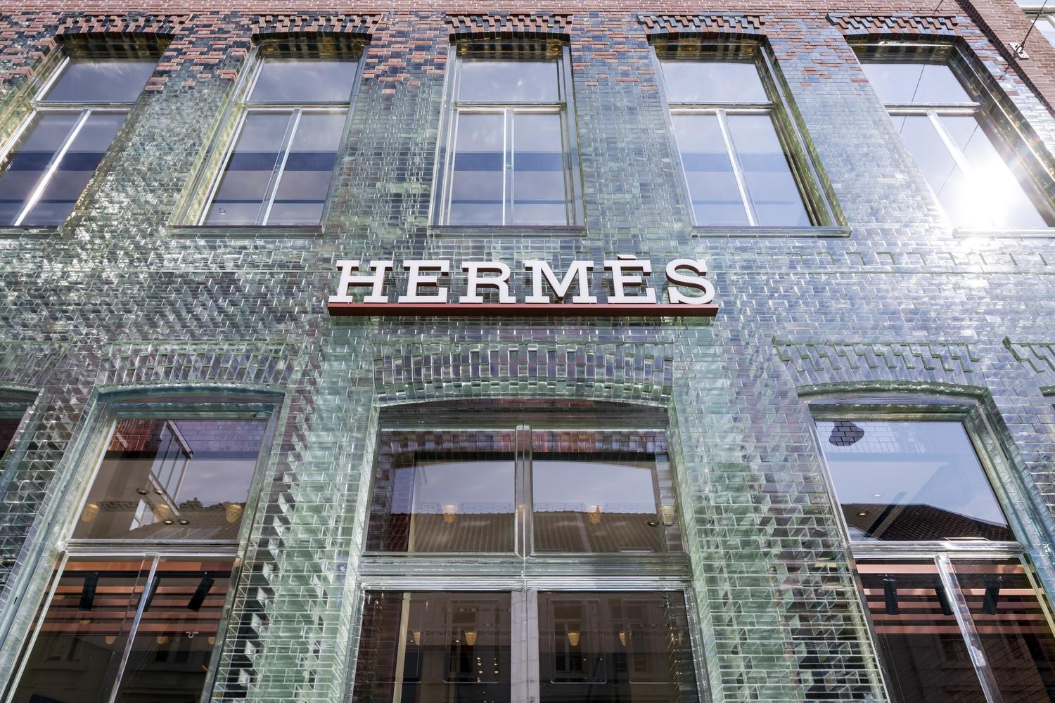 【玻璃 x 赤土磚幕牆】全新Hermès分店 融合傳統與現代的荷蘭建築元素