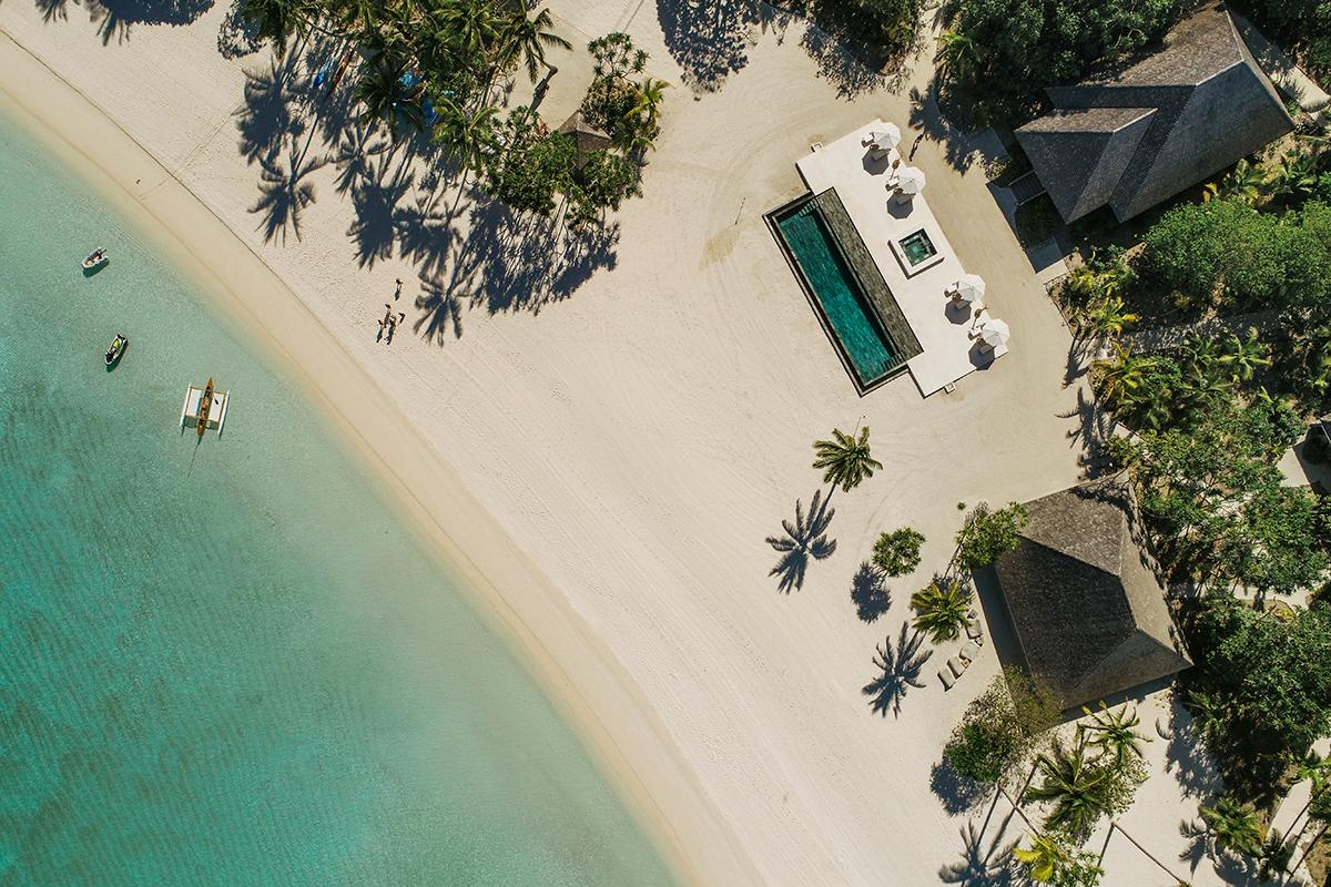 The Atoll de Nukutepipi in French Polynesia, an entire private island you can book on AirBnb Luxe. (Photo: Courtesy of AirBnb)