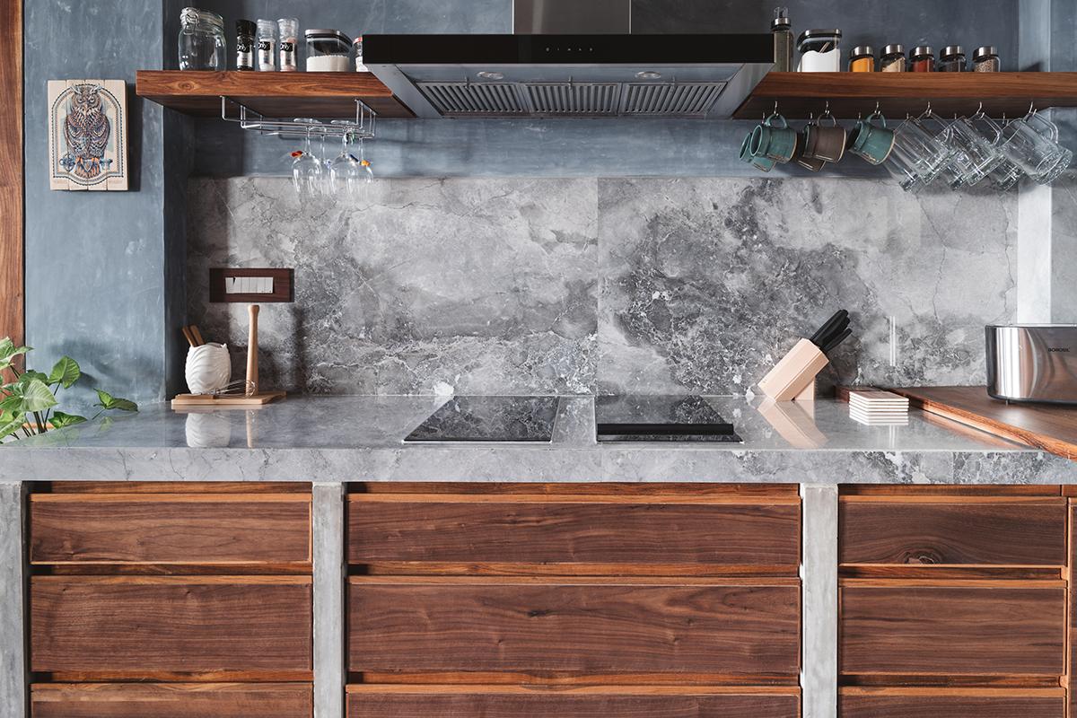 The kitchen's marble backsplash contrasts against the other textures in the interiors, such as polished concrete and wood. (Photo: The Fishy Project)
