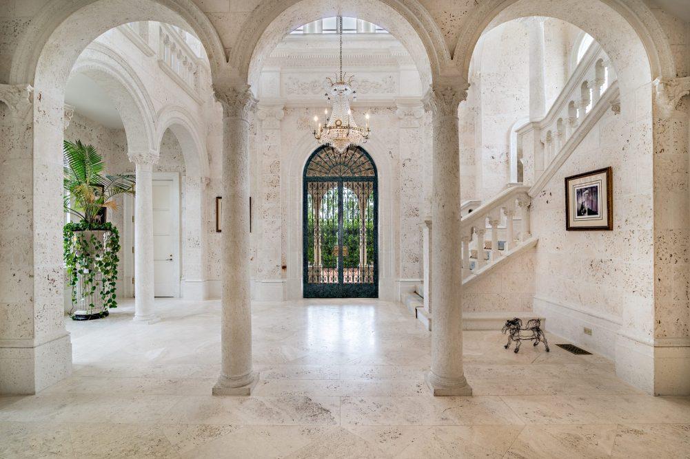 This Palm Beach Mansion Fuses Old-Time Grandeur with Oceanfront Tranquility