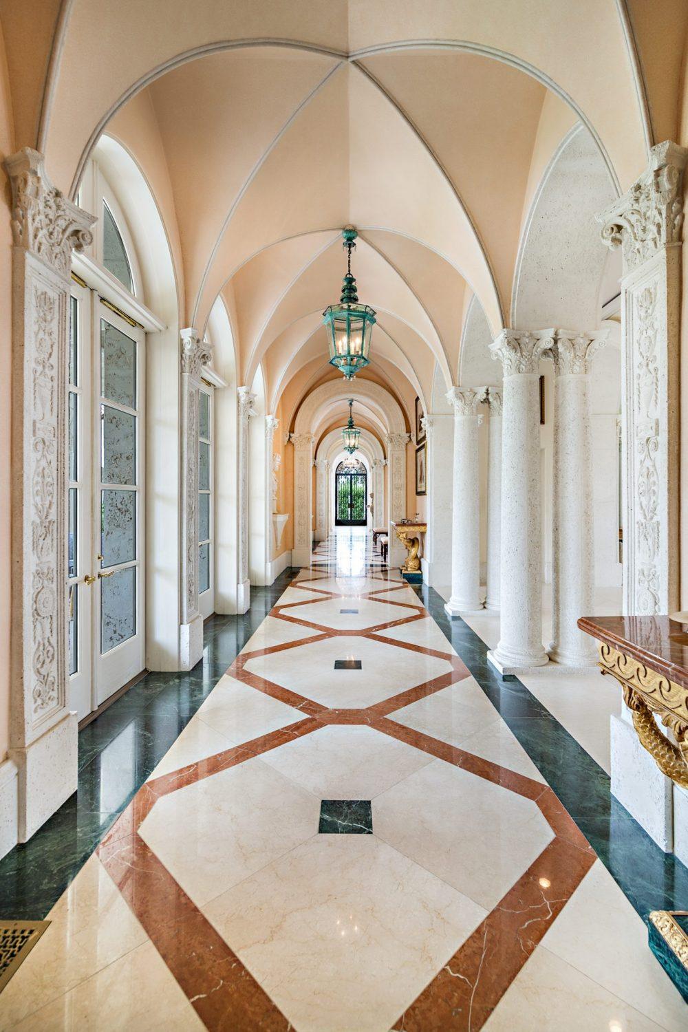 This Palm Beach Mansion Fuses Old-Time Grandeur with Oceanfront Tranquility