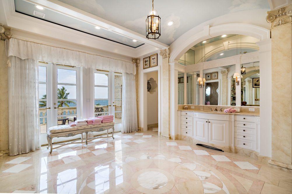 This Palm Beach Mansion Fuses Old-Time Grandeur with Oceanfront Tranquility