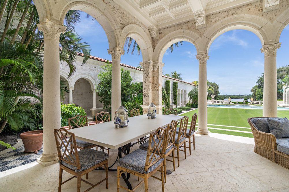 This Palm Beach Mansion Fuses Old-Time Grandeur with Oceanfront Tranquility