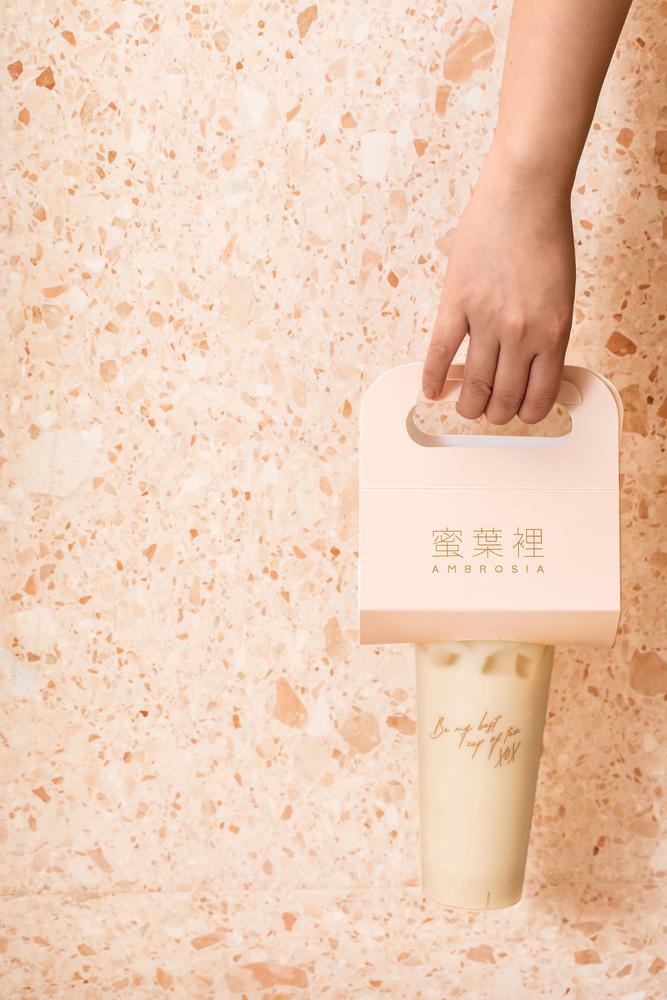 【粉紅色調天然茶飲店】新與品牌Ambrosia 深圳新店營造出平靜的感官的體驗