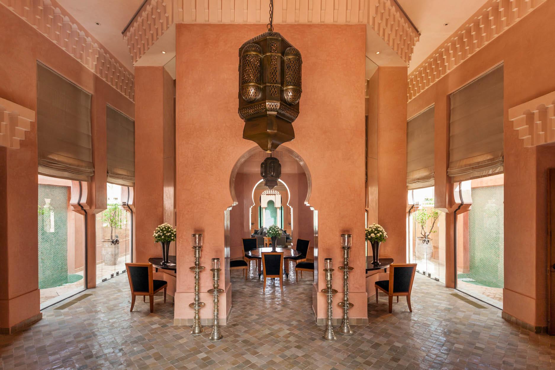 揭開紅牆後的神秘面紗：彷如闖進《阿拉丁》蘇丹皇宮的酒店享受