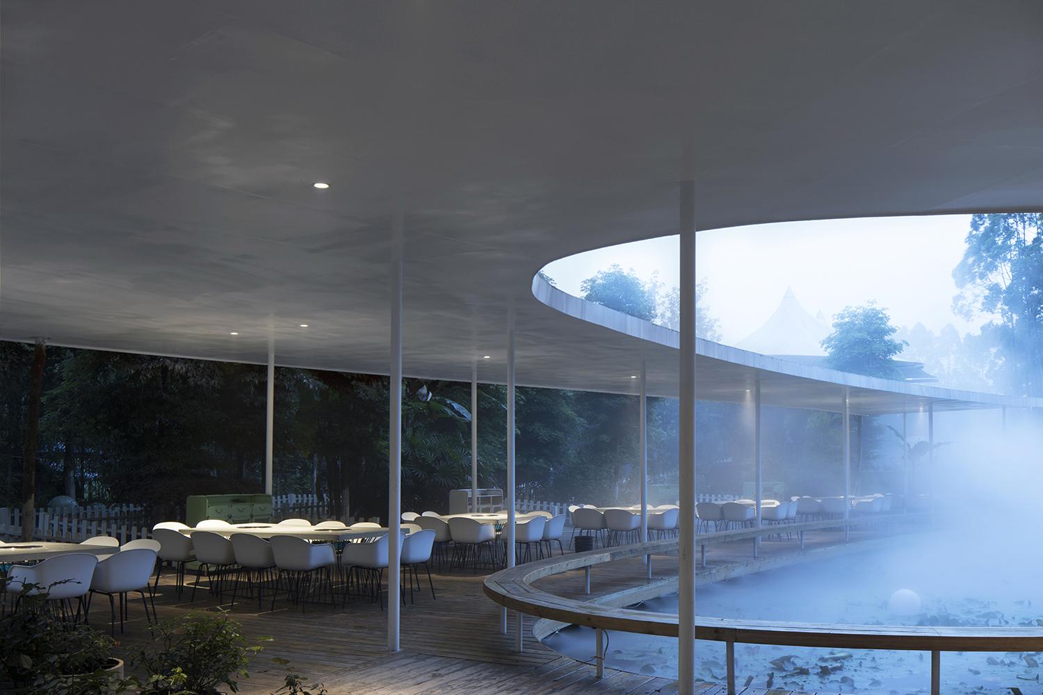 【成都火鍋 x 生態】宛如山水畫的餐廳設計 感受雲霧氤氳 絲帶飄逸的環境
