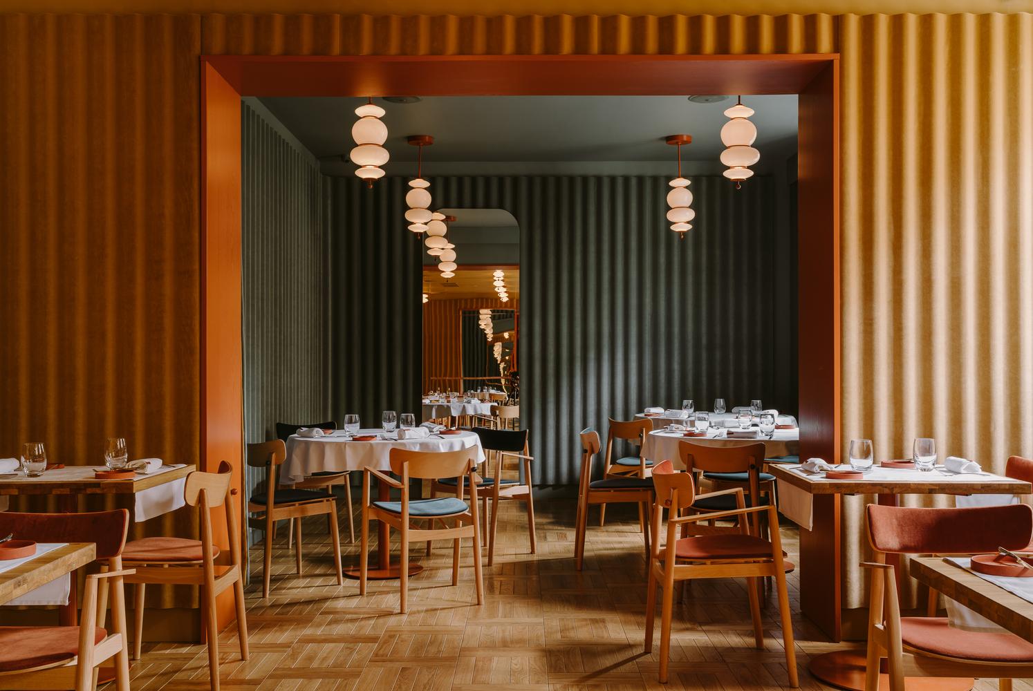 【波蘭華沙餐廳】 奢華裝潢配完美配色 營造出獨特美學體驗