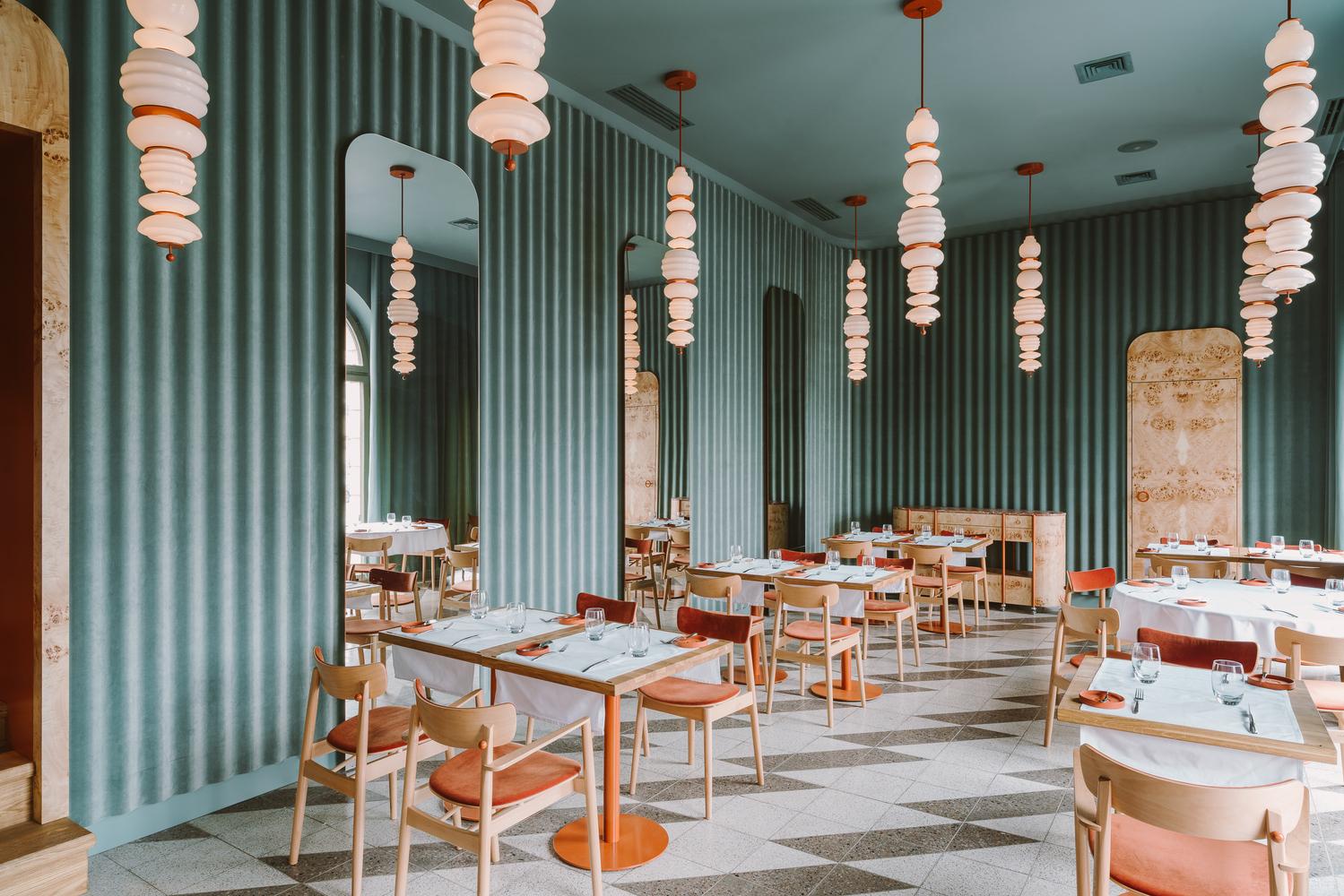 【波蘭華沙餐廳】 奢華裝潢配完美配色 營造出獨特美學體驗