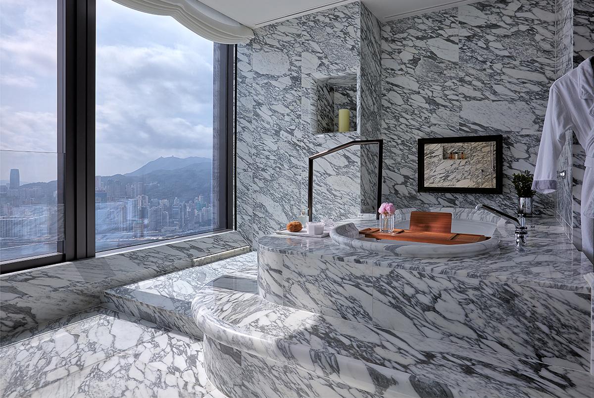 The immaculate bathroom of the Beacon Hill Penthouse. (Photo: Courtesy of Rosewood Hong Kong)