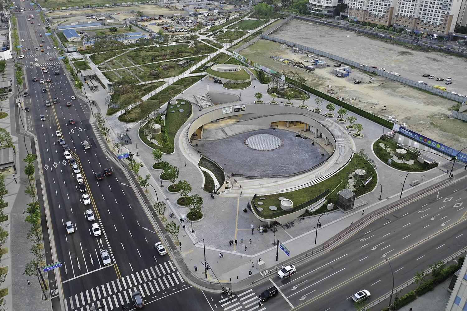 【韓國首爾新建廣場】特建於車站交界處 促進社區文化交流