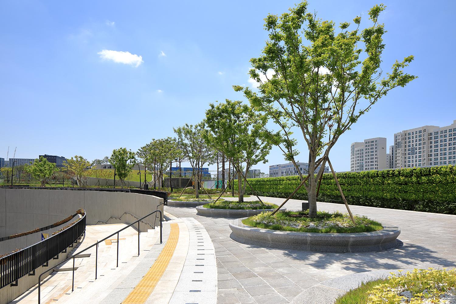 【韓國首爾新建廣場】特建於車站交界處 促進社區文化交流