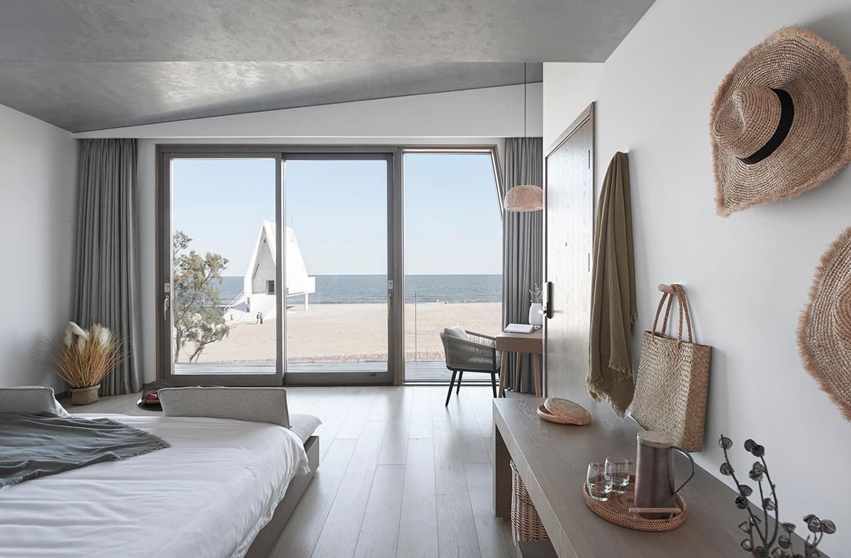 A Chic and Soothing Beachside House in Qinhuangdao, China