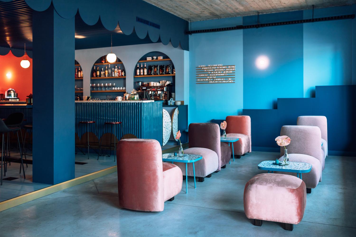 【羅馬尼亞新潮餐廳】 以鮮豔色彩圖案 突出空間個性