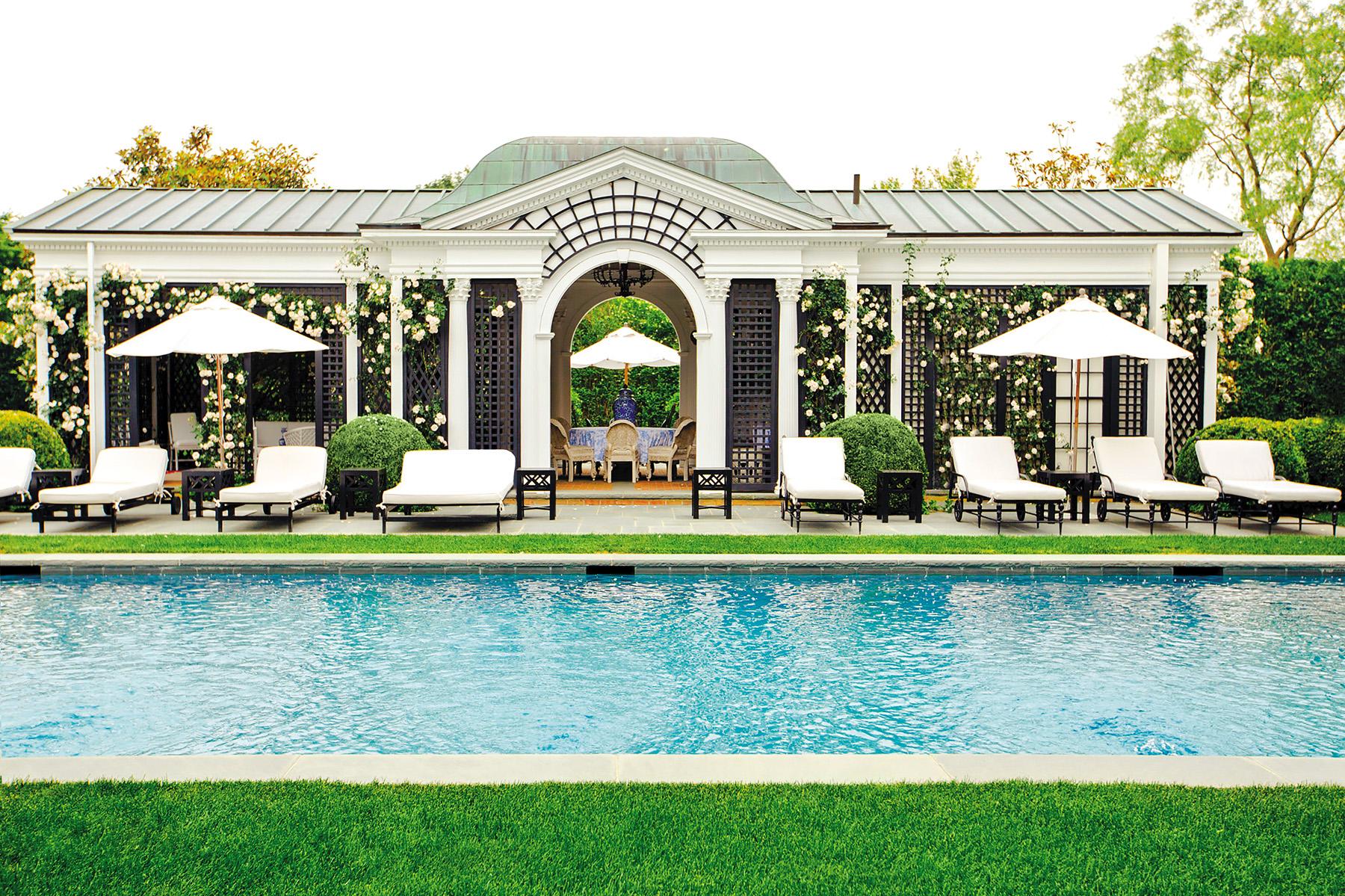 How Designer Tory Burch Does the Hamptons