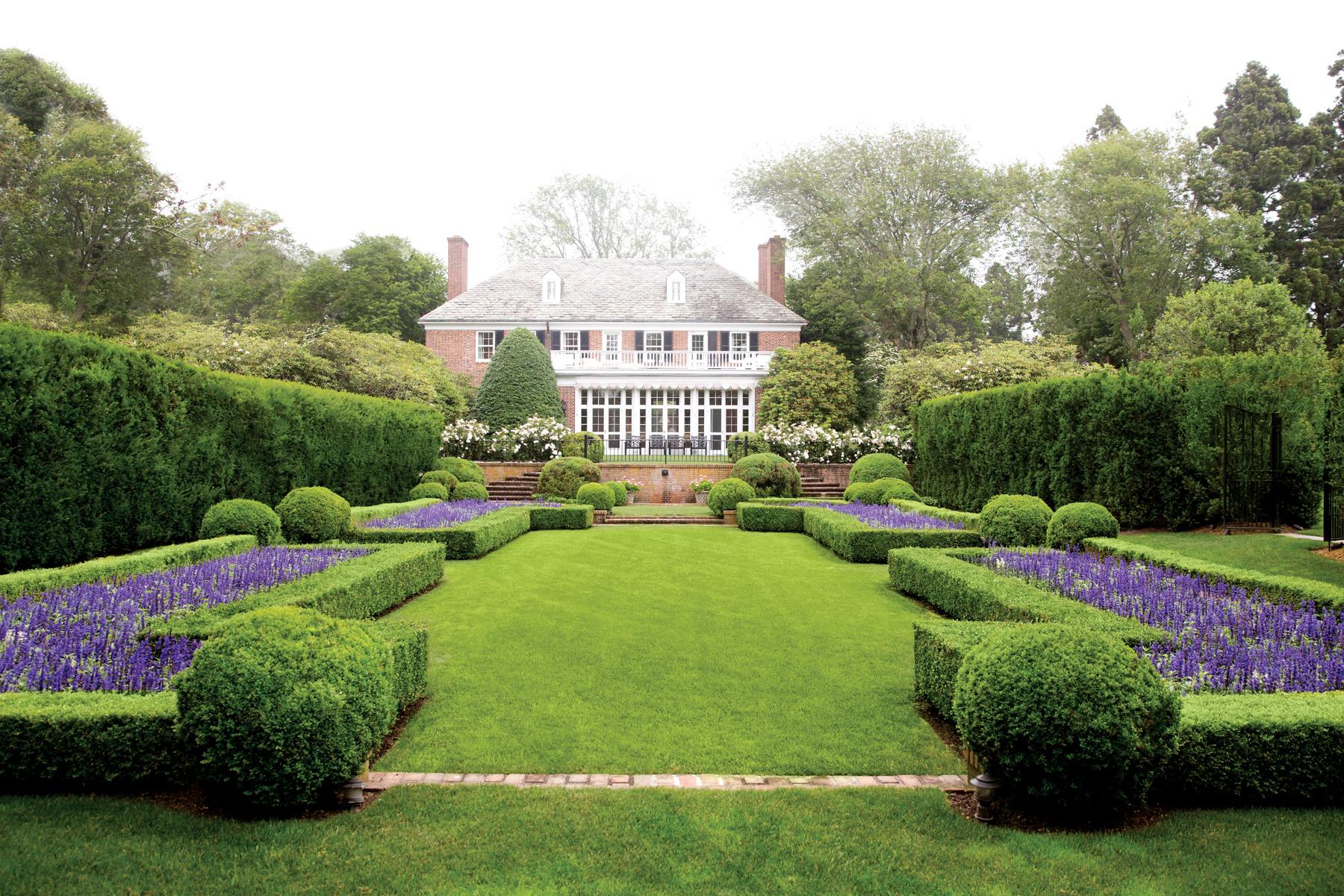 Famous folk at home: Tory Burch's home in Southampton