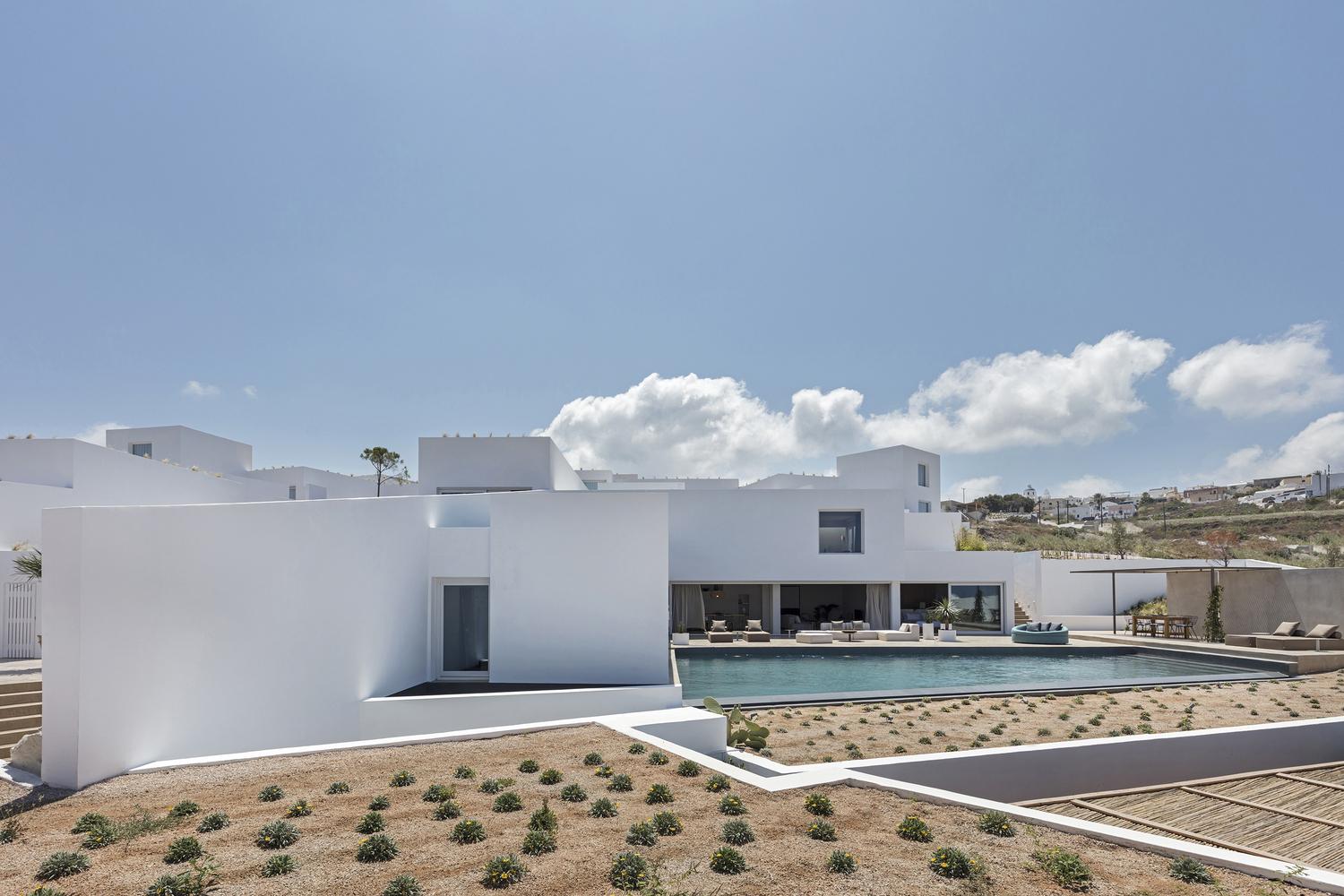 Kapsimalis Architects’ Summer Villa Encapsulates Breezy Santorini