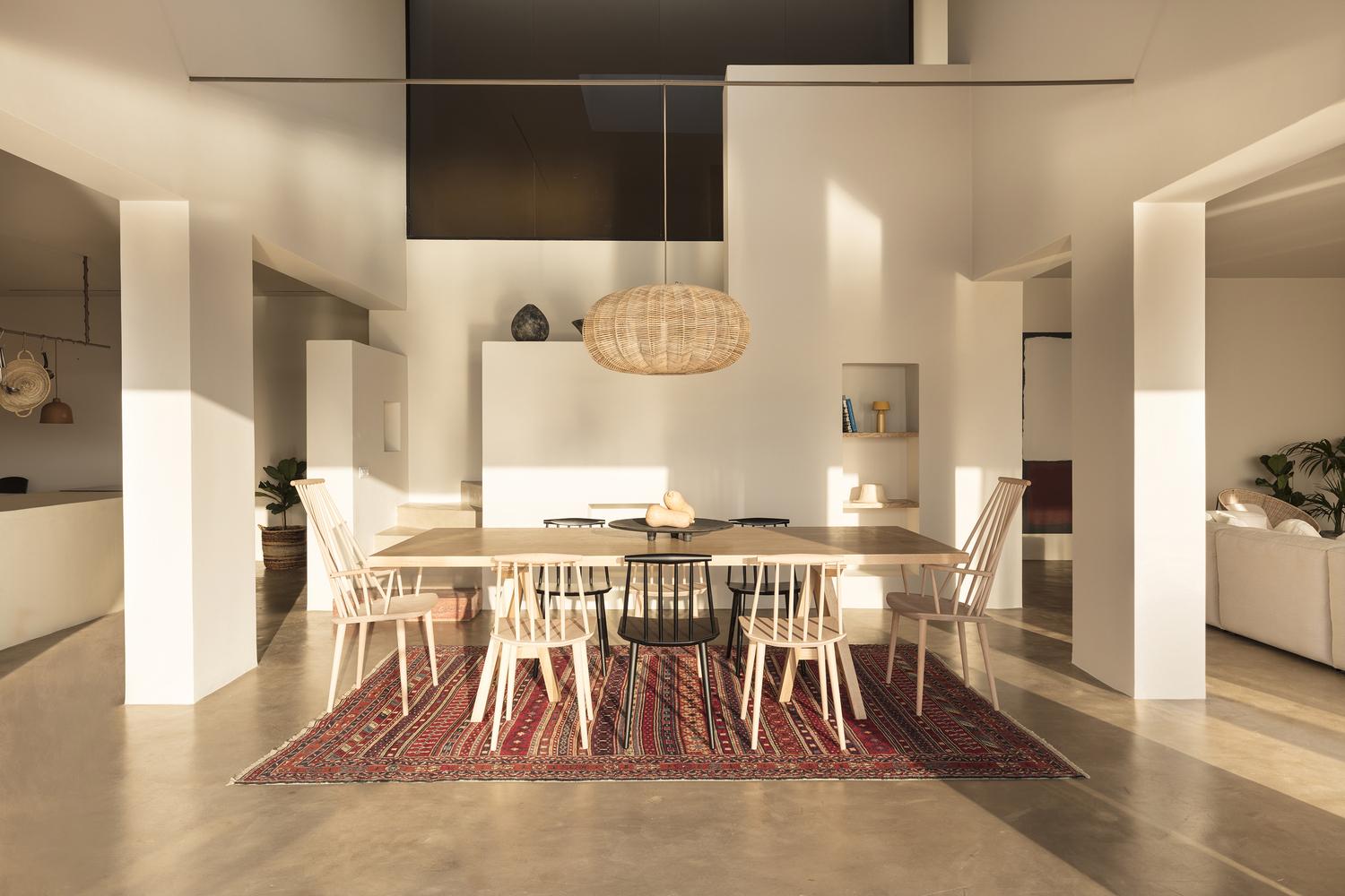 Kapsimalis Architects’ Summer Villa Encapsulates Breezy Santorini