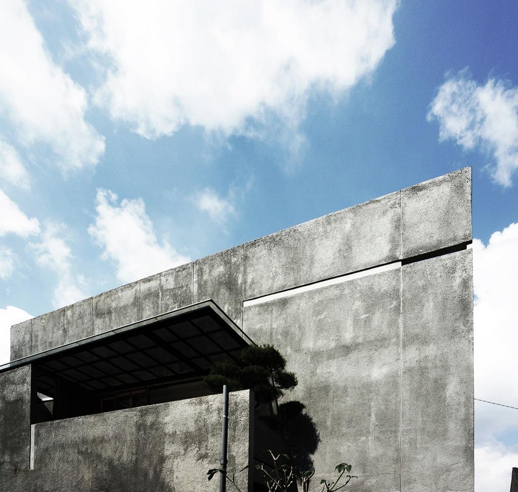 印尼山上小屋 以滑動牆隨意轉換 開放式共享空間