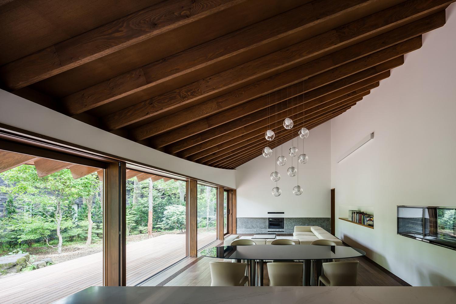 A Curvaceously-Roofed Villa in Karuizawa Melds Into The Landscape