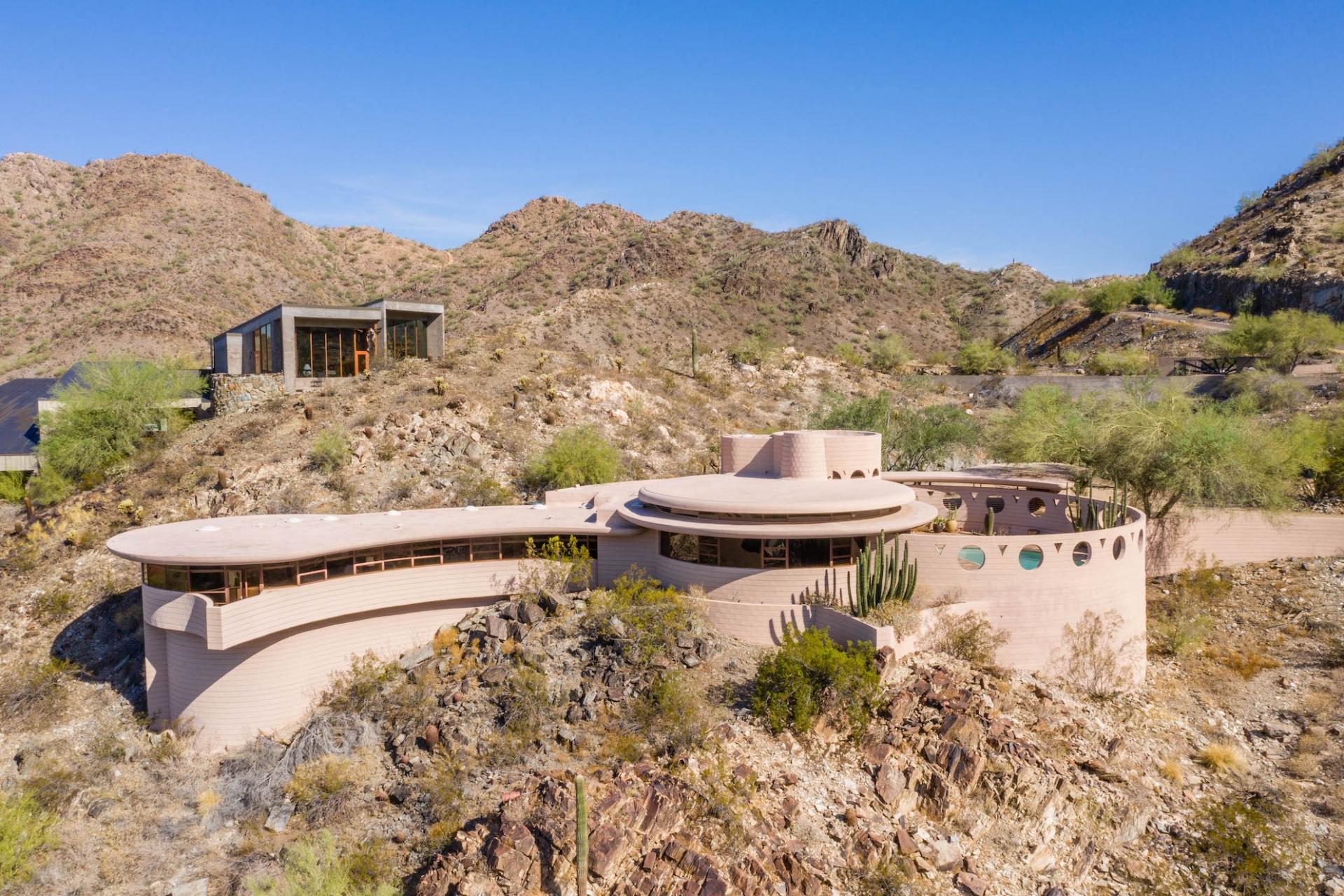 Inside Legendary Designer Frank Lloyd Wright’s Final Home 