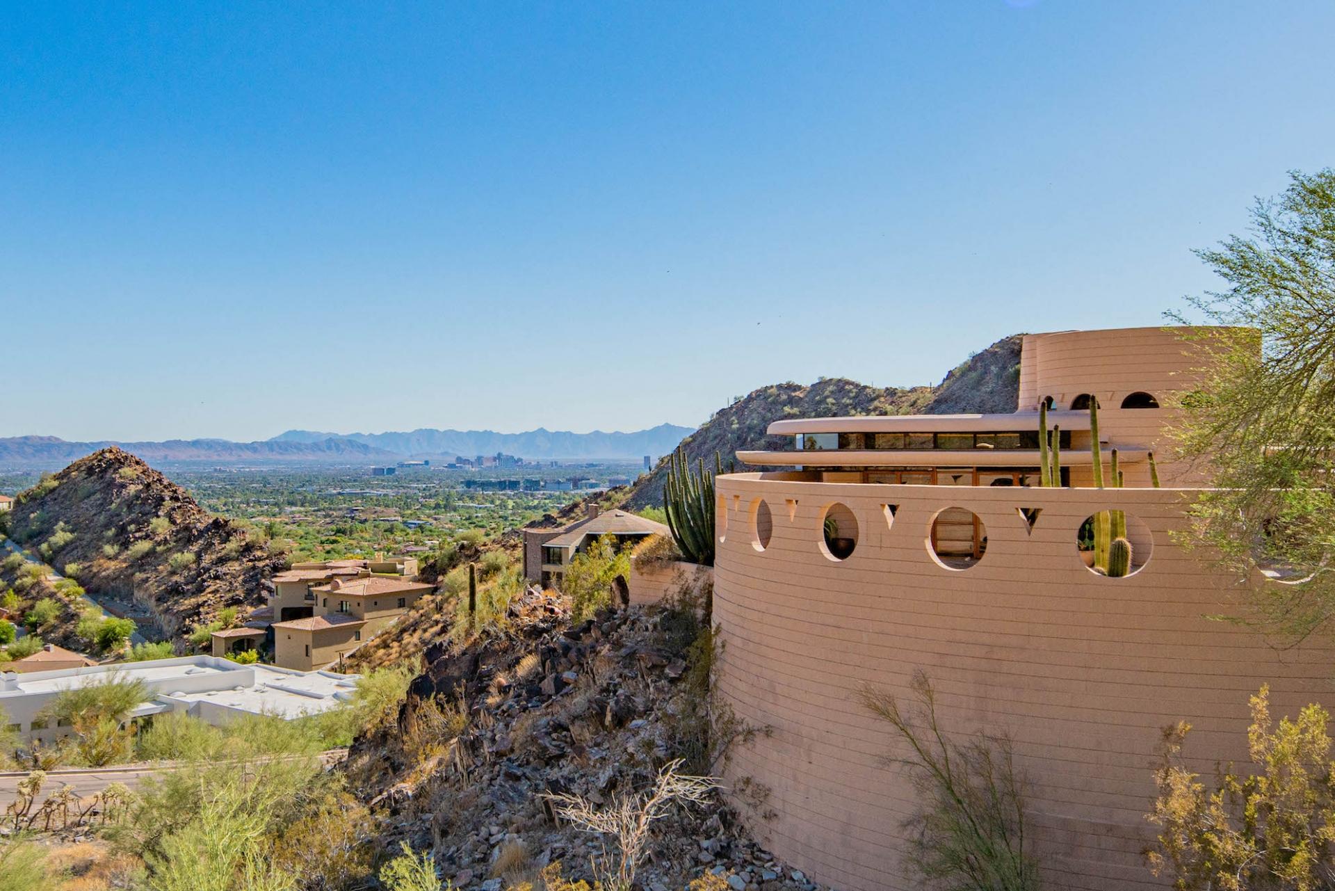 Inside Legendary Designer Frank Lloyd Wright’s Final Home 