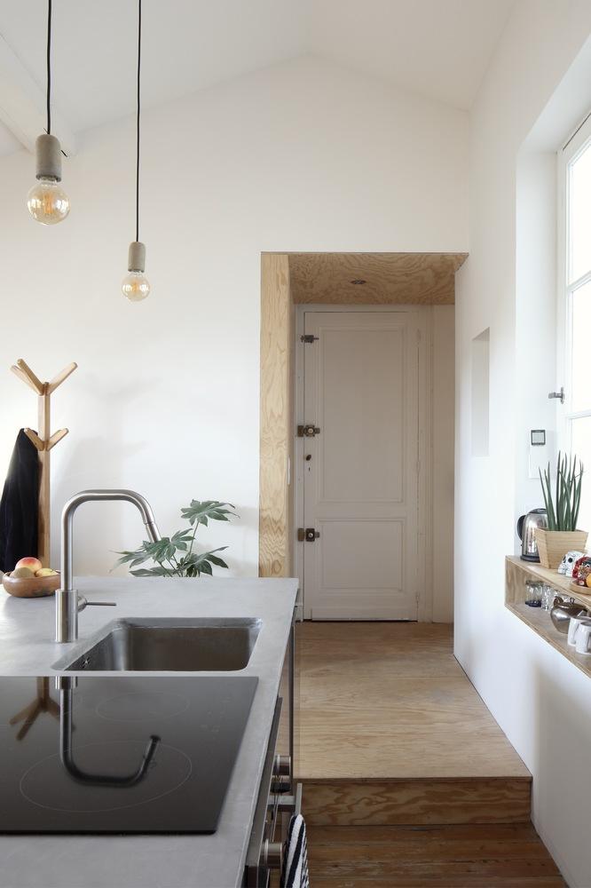 A Light-Filled 528sqft Attic in Bordeaux