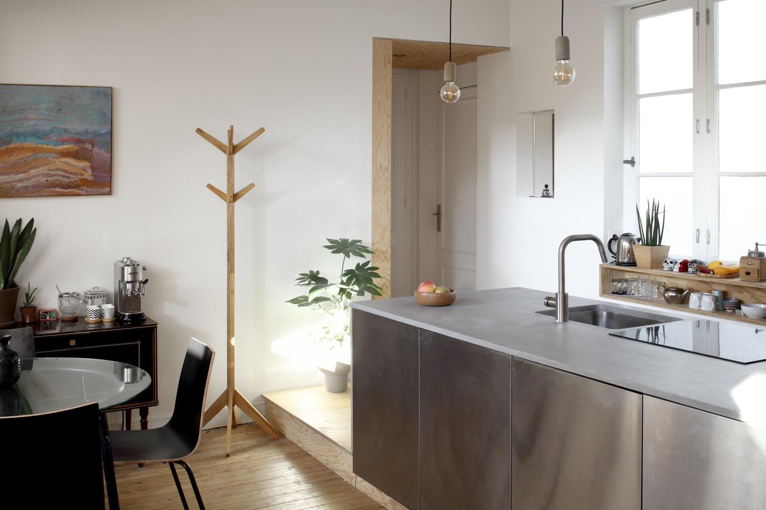 A Light-Filled 528sqft Attic in Bordeaux