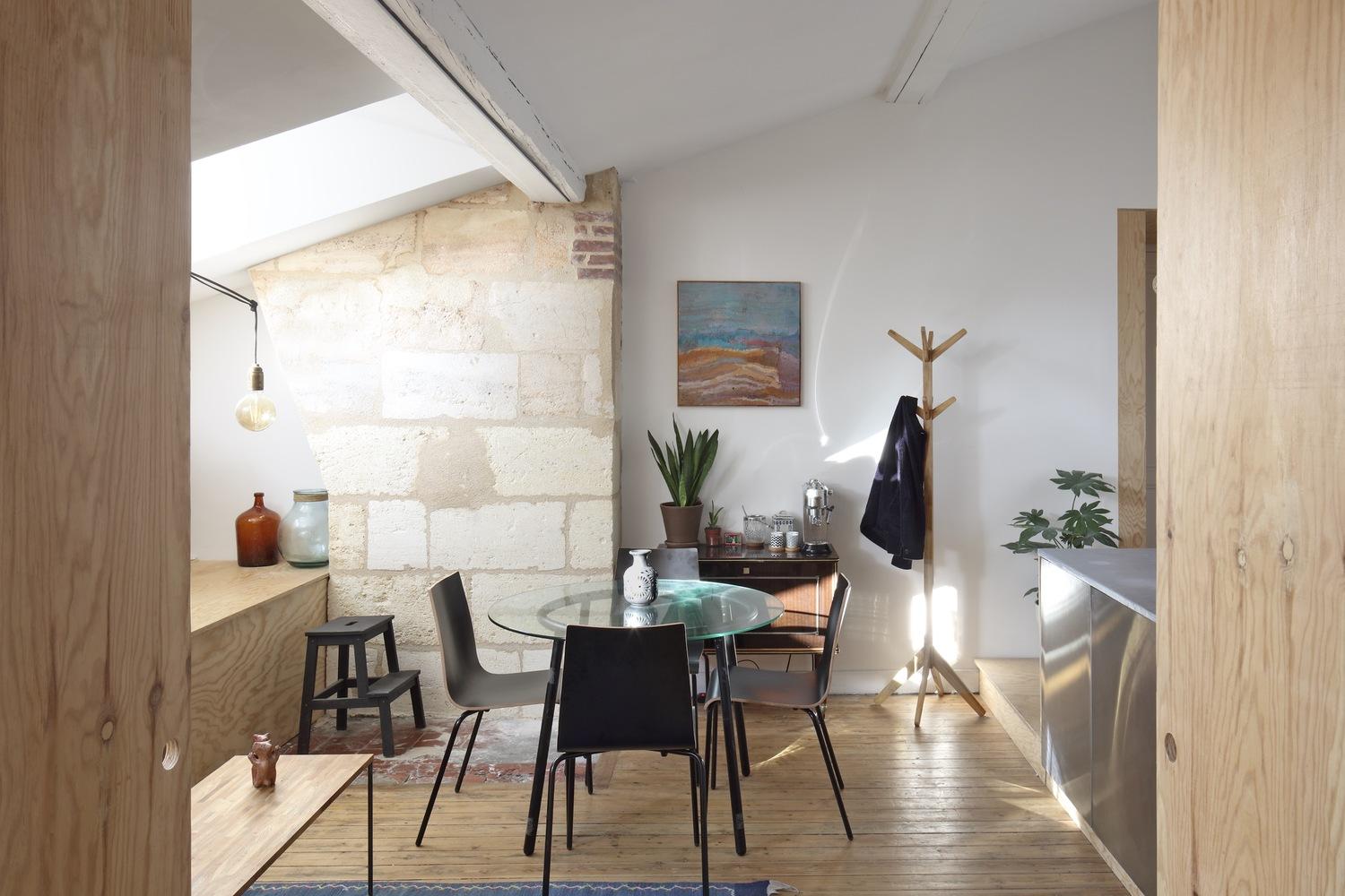 A Light-Filled 528sqft Attic in Bordeaux