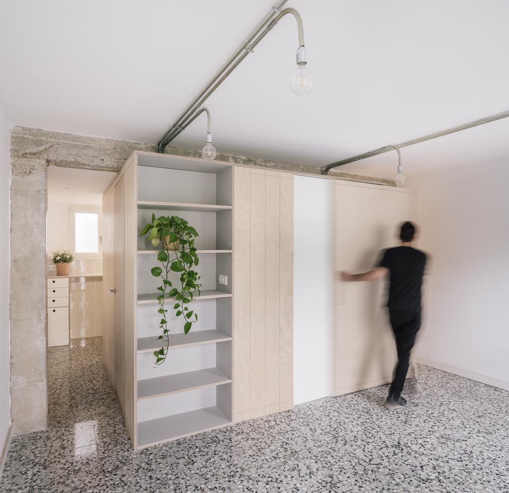 西班牙645呎家居 以多功能組合櫃 打造寬敞有序空間