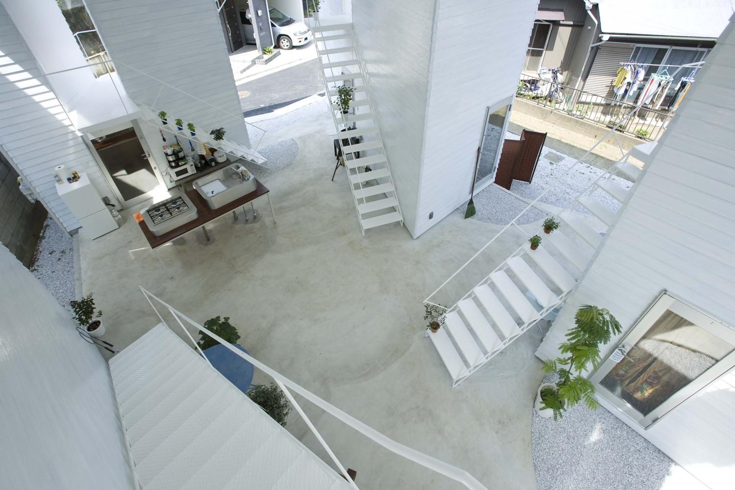 年輕藝術家的共居生活：橫濱現代住宅特設半公共庭院