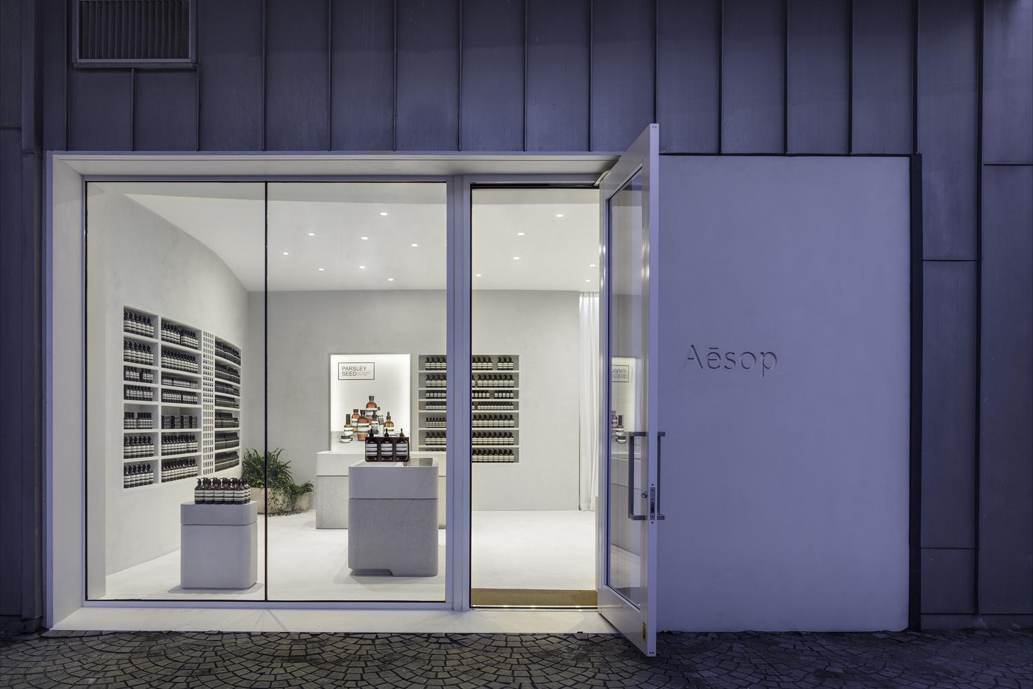 純白簡約Aesop邁阿密分店 以熱帶風格重新詮釋歐洲現代建築主義