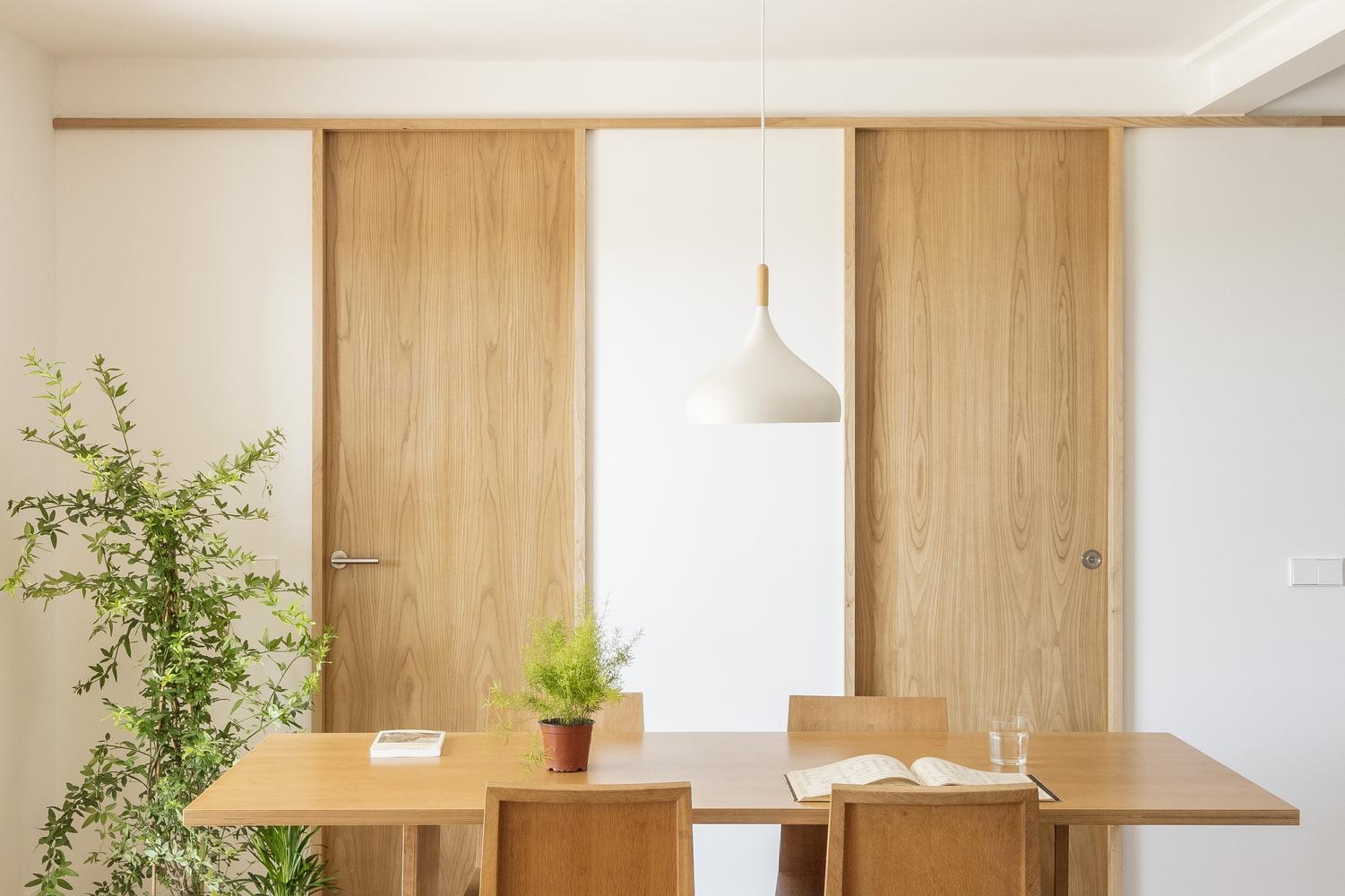 西班牙現代木系家居 富有通透明亮空間感的住宅