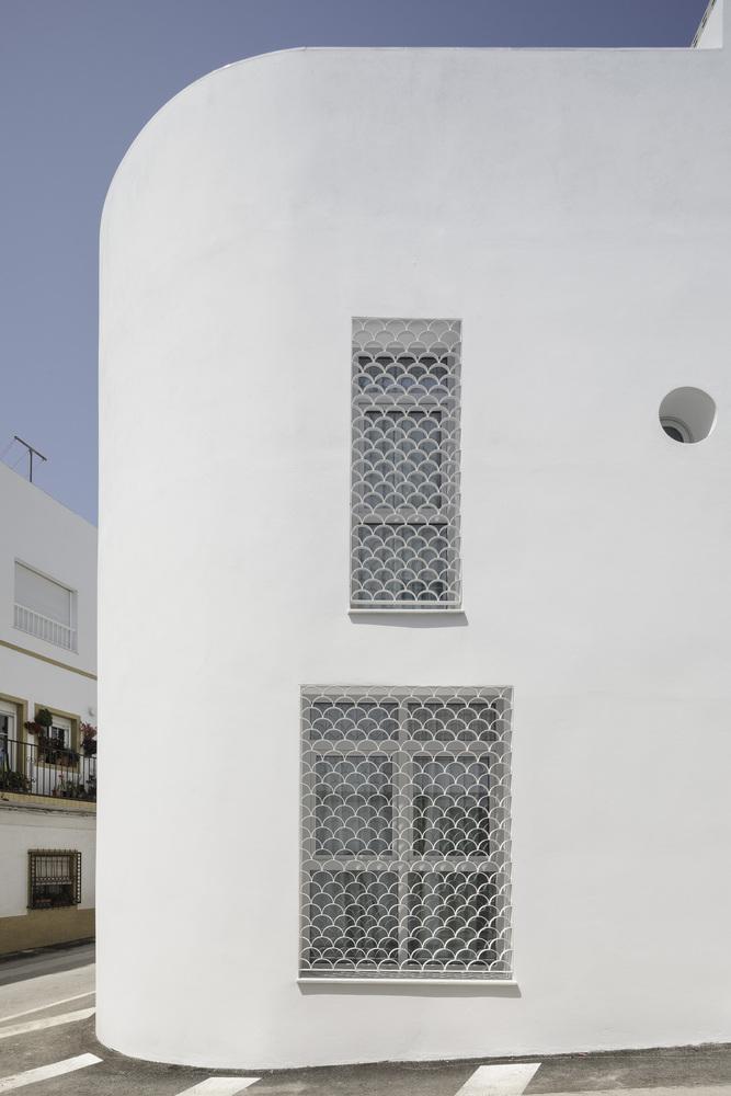 西班牙歷史建築改建之純白酒店 充滿活力的時尚風格