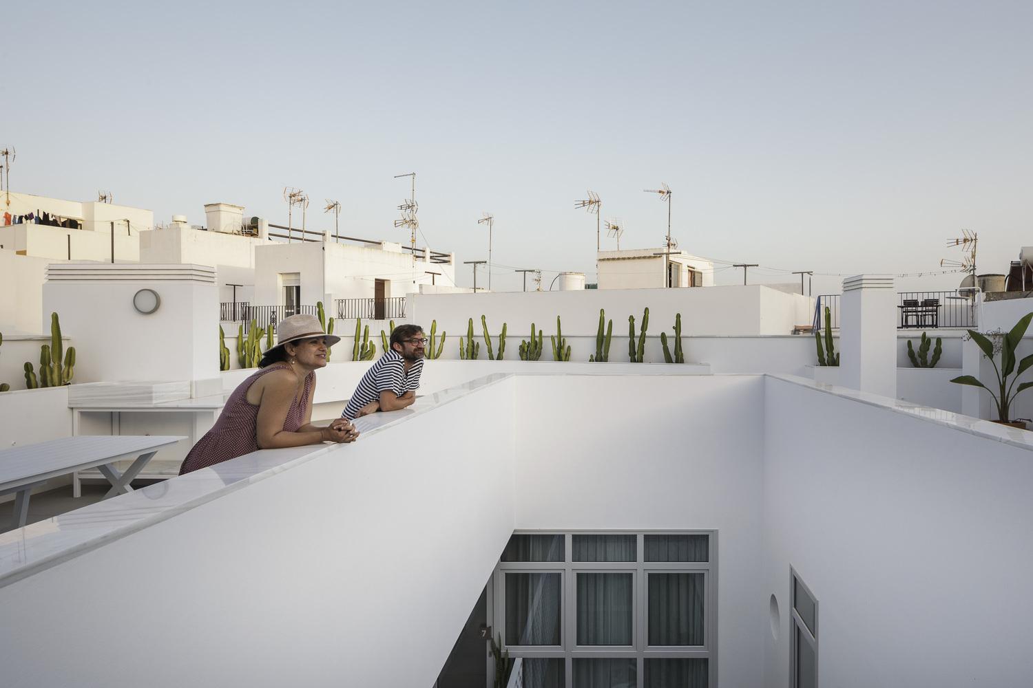 西班牙歷史建築改建之純白酒店 充滿活力的時尚風格