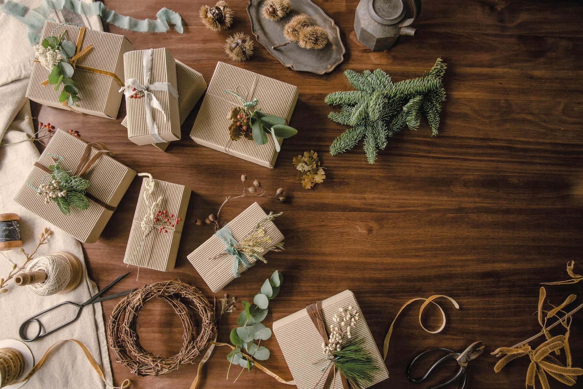 This is How You Should Wrap Your Christmas Presents with Flora and Fauna