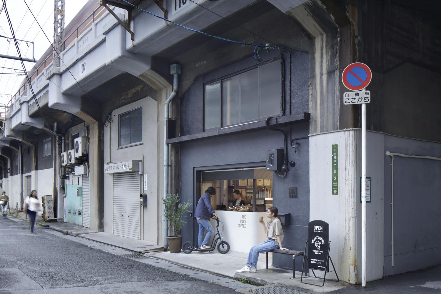 大阪遊時來杯日式咖啡吧！散發工業悠閒風的路邊咖啡店