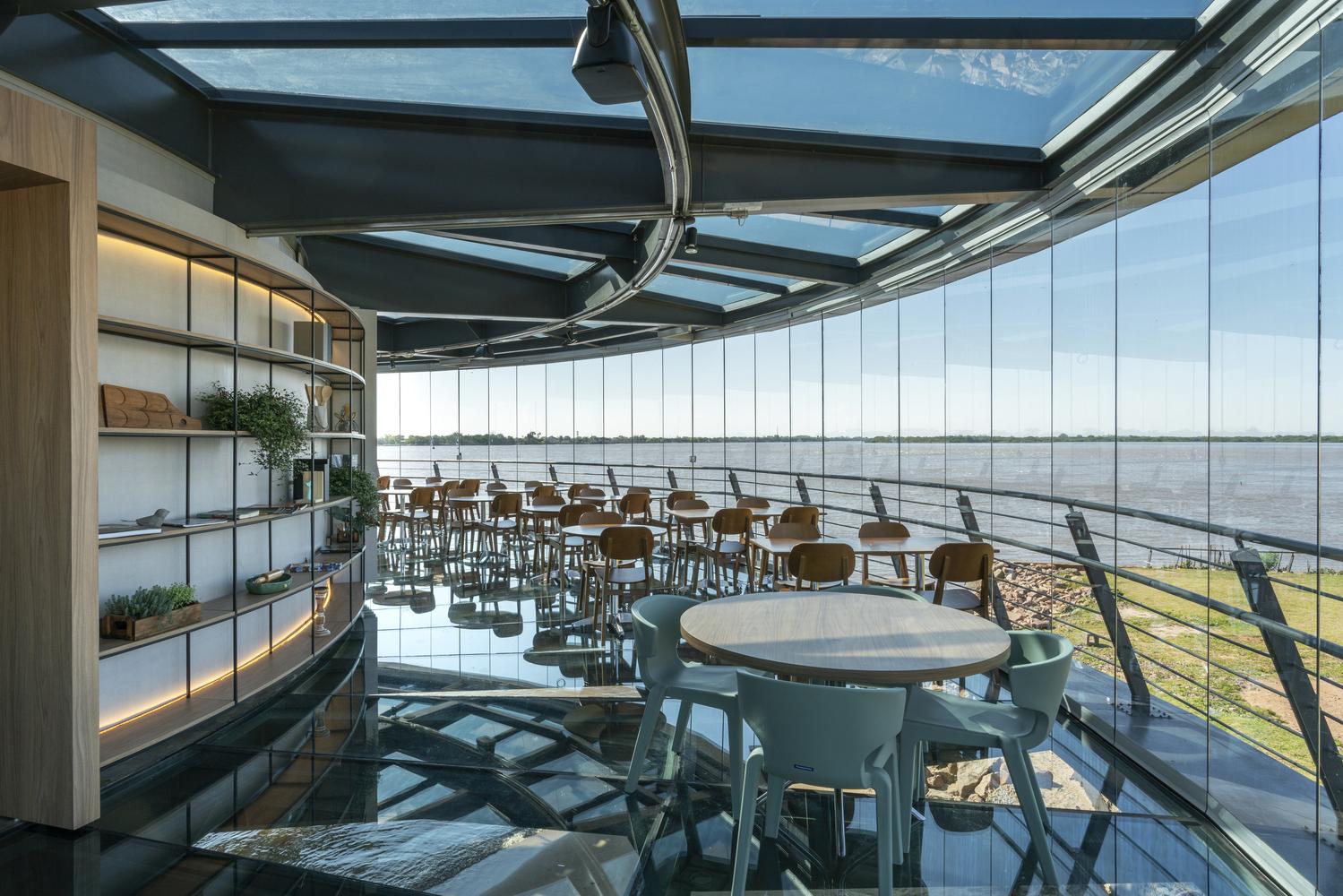 坐擁巴西無敵海景！夢幻全透明餐廳酒吧 浪漫氣氛下享受愜意時光