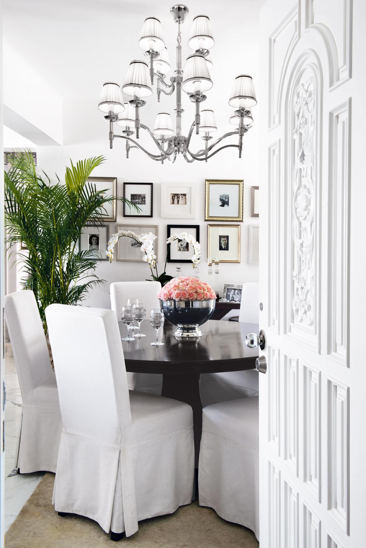 Easy Elegance: Jane Goldsmith Conjures a Stylish Black-and-White Home in Mid-Levels