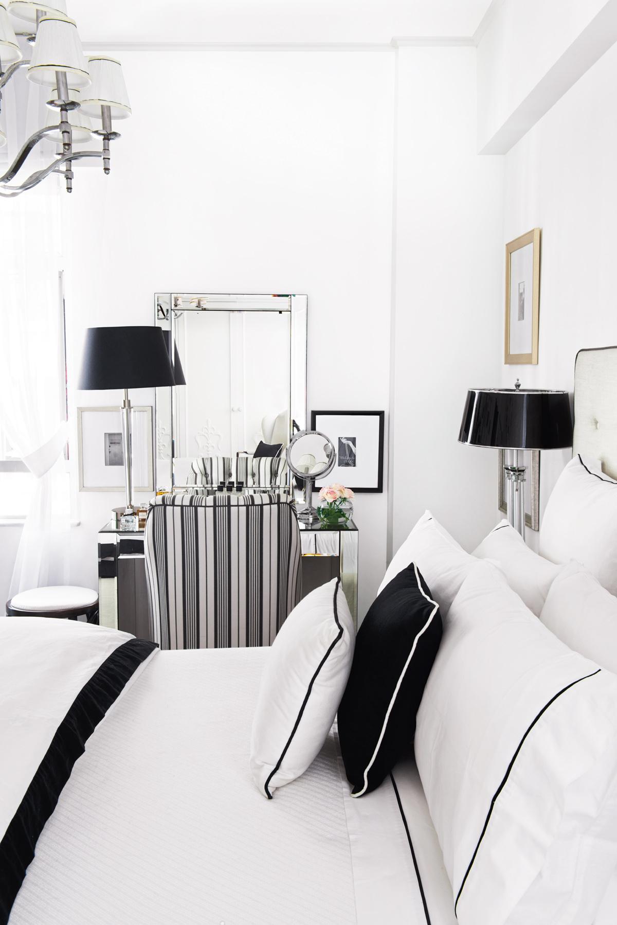 Easy Elegance: Jane Goldsmith Conjures a Stylish Black-and-White Home in Mid-Levels