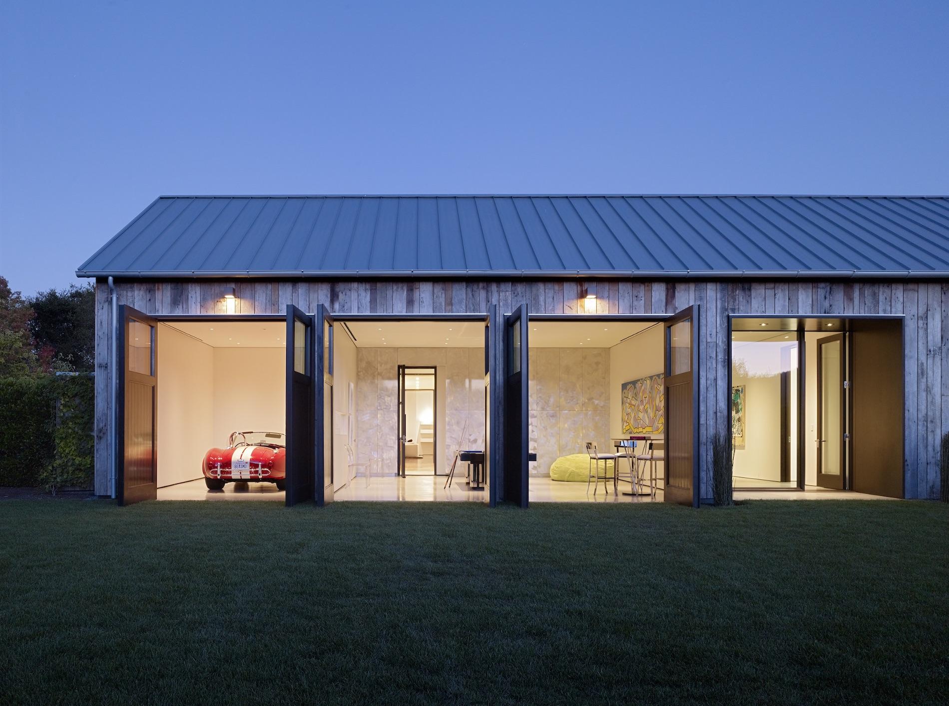 Country Home: A Picturesque Californian Barn that Blends into Nature 