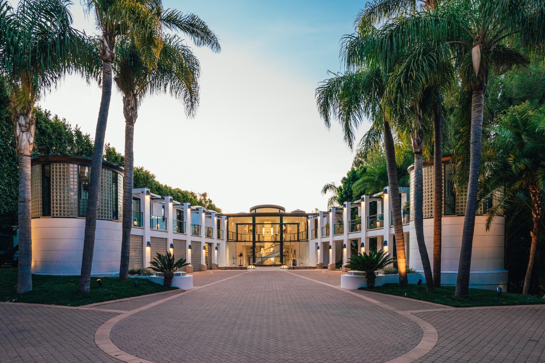 Inside a Magnificent All-White Mansion in Malibu