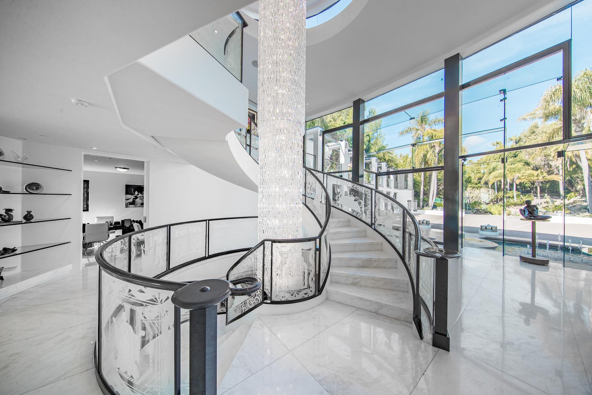 Inside a Magnificent All-White Mansion in Malibu