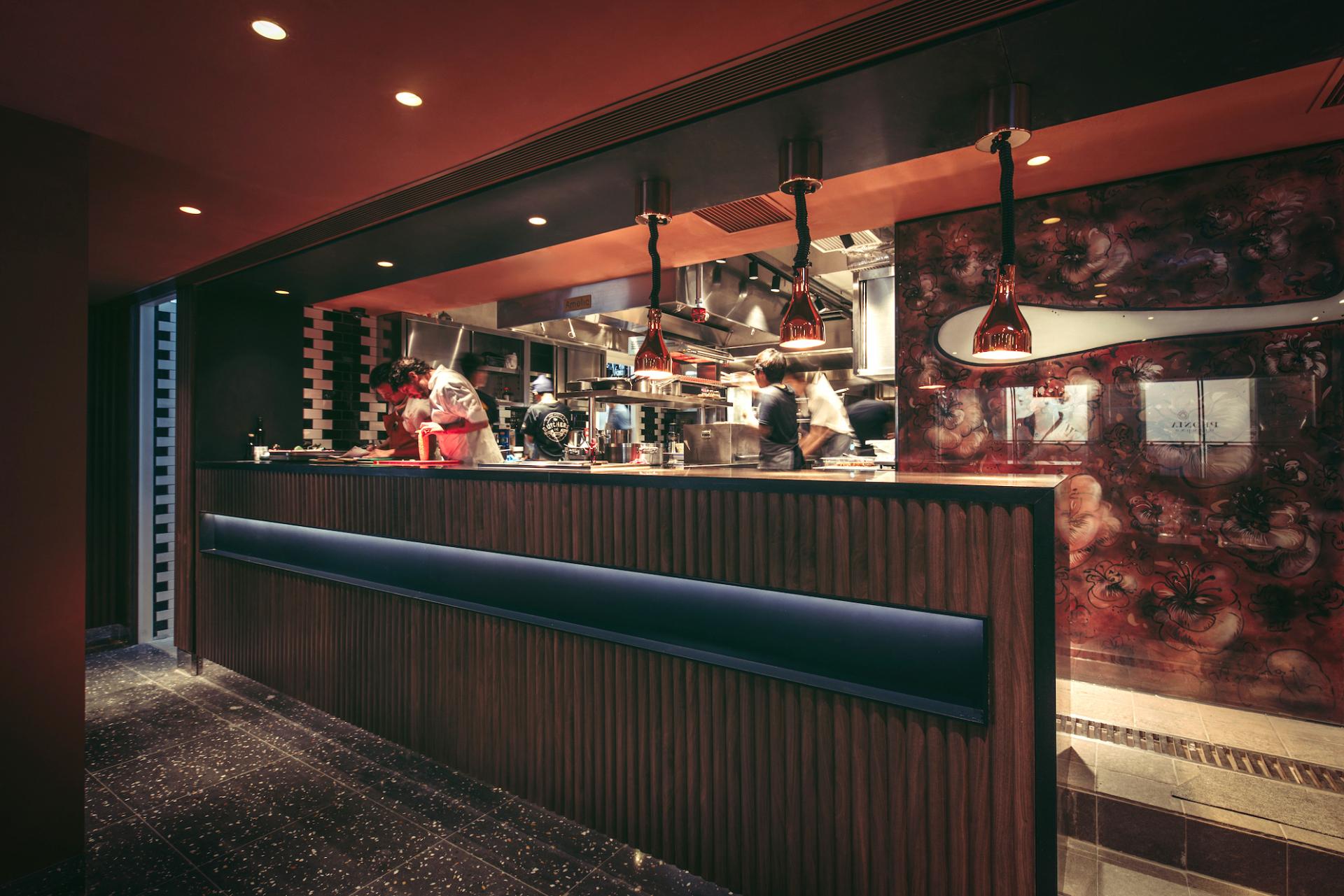 米芝蓮星級餐廳Amelia，讓你體驗在香港臨海用餐的魅力