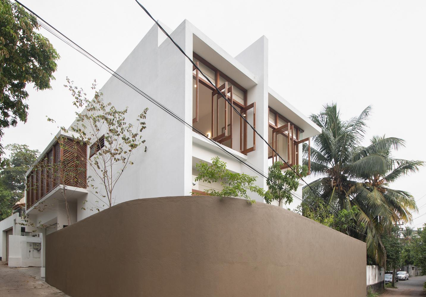 A Sprawling Newlywed Residence for a Young Sri Lankan Couple