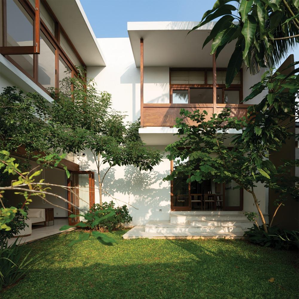 A Sprawling Newlywed Residence for a Young Sri Lankan Couple