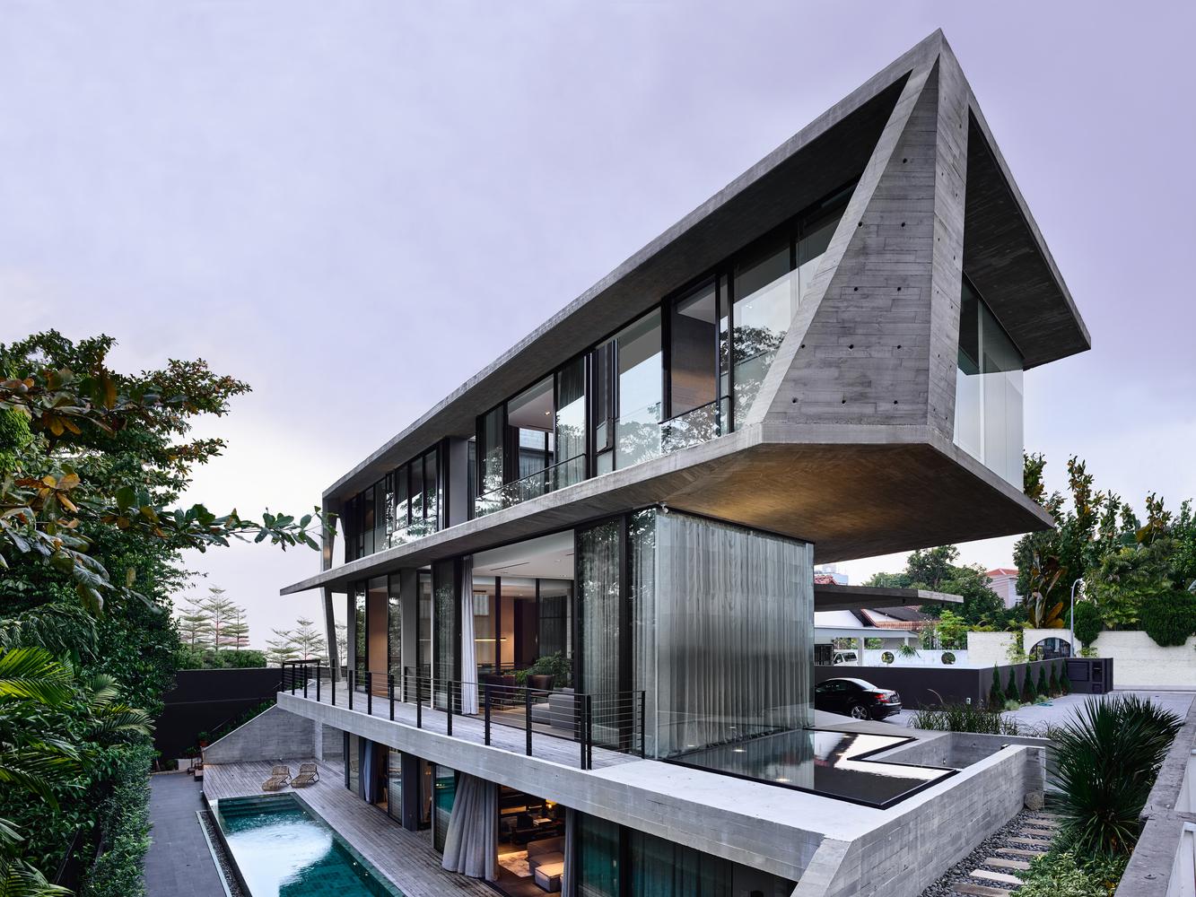 帶你走進新加坡豪宅：落地玻璃窗設計把綠意盎然映入眼簾